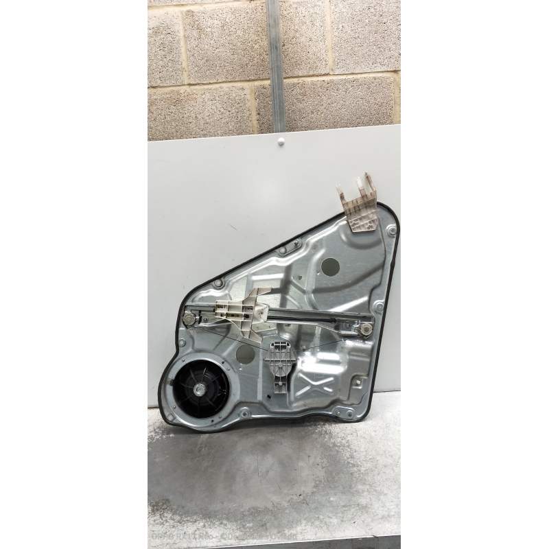 Recambio de elevalunas trasero derecho para kia cee´d emotion referencia OEM IAM 834801H020  5P