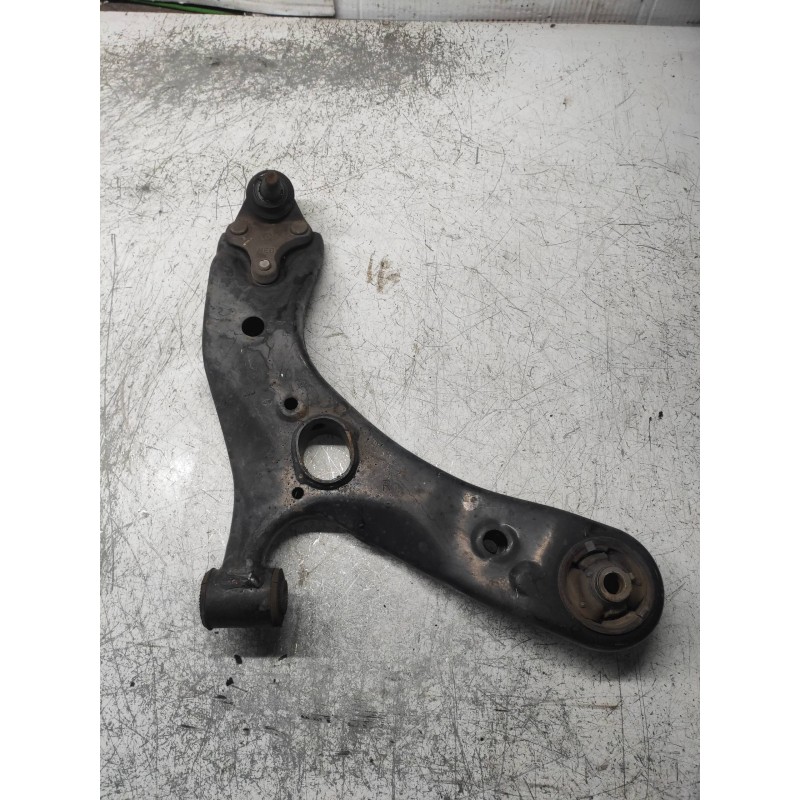 Recambio de brazo suspension inferior delantero derecho para toyota auris luna referencia OEM IAM   