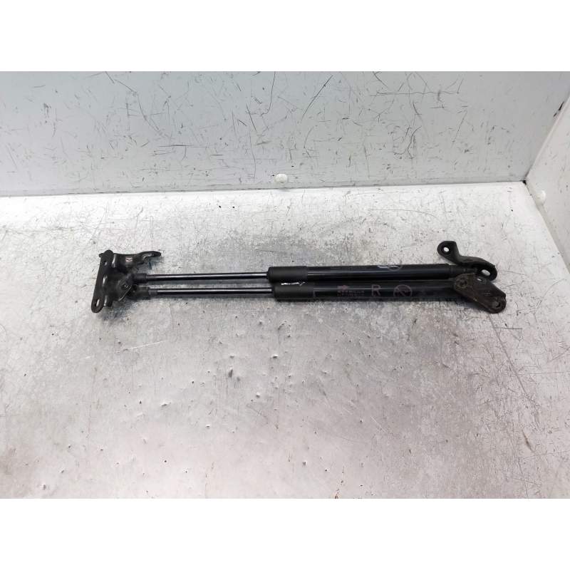 Recambio de amortiguadores maletero / porton para toyota auris business referencia OEM IAM 6895002130 7564390520N 