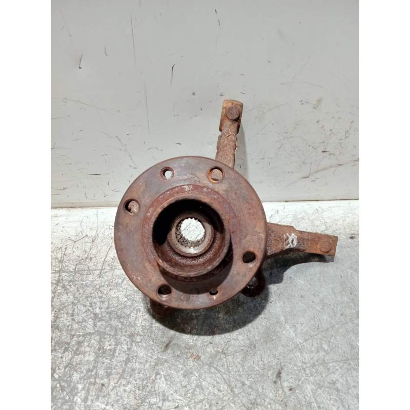 Recambio de mangueta delantera derecha para renault 9 1.4 gtl avenue referencia OEM IAM   