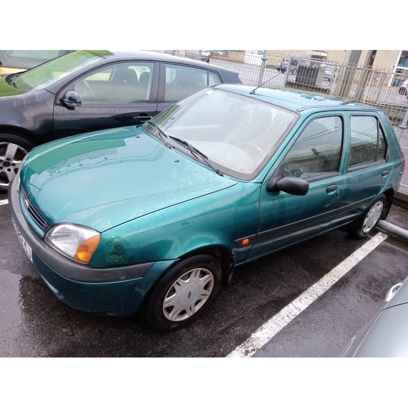 ford fiesta berlina (dx) del año 2000