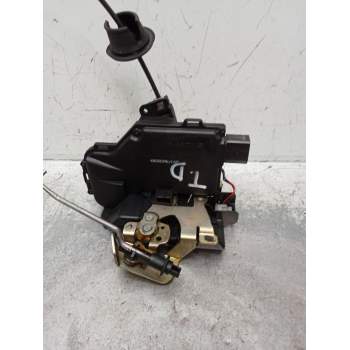 MOTOR CIERRE CENTRALIZADO TRASERO DERECHO 4B0839016D 4P 2001