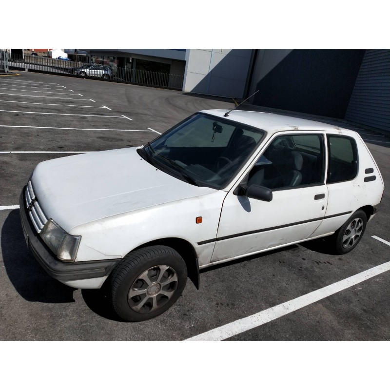 peugeot 205 berlina del año 1998