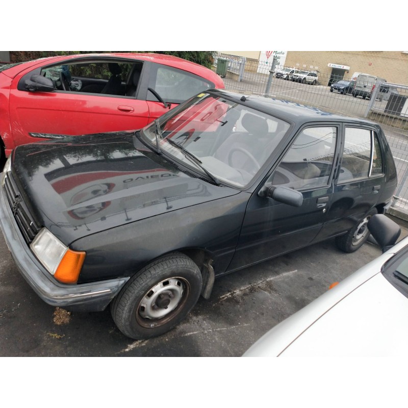 peugeot 205 berlina del año 1988