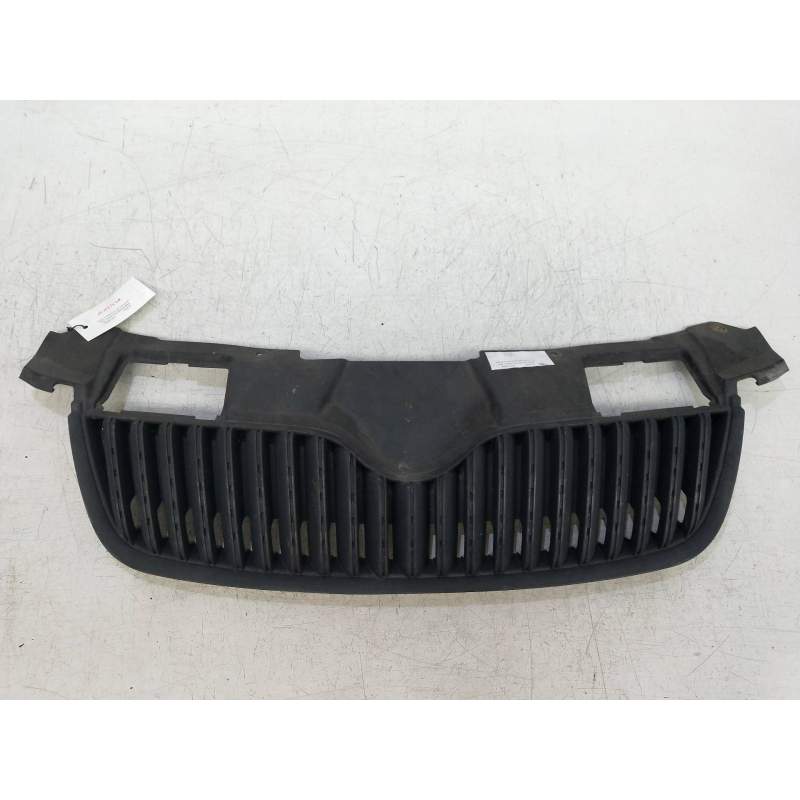 Recambio de rejilla delantera para skoda praktik 1.4 tdi referencia OEM IAM   