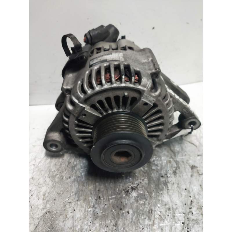 Recambio de alternador para kia sorento 2.5 crdi concept referencia OEM IAM 373004A300 DENSO 