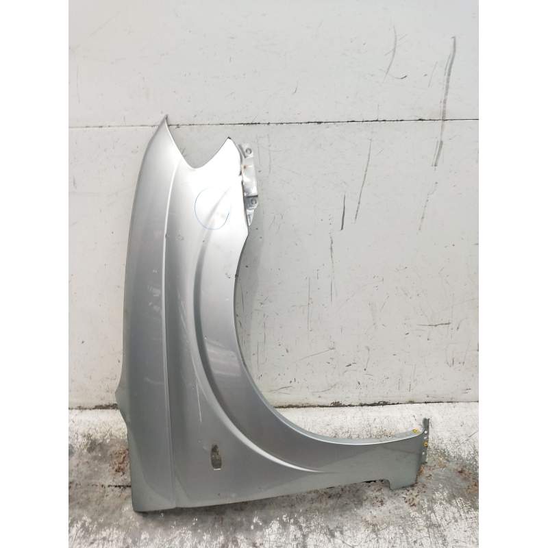 Recambio de aleta delantera derecha para ssangyong rodius i 2.7 xdi referencia OEM IAM  VER FOTOS 2005