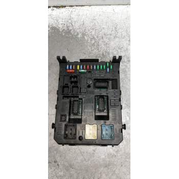 CAJA RELES / FUSIBLES 