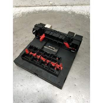 CAJA RELES / FUSIBLES 3C0937049AE F005V00631 2003