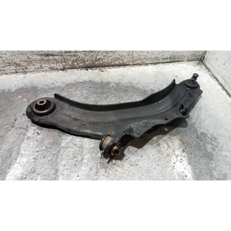 Recambio de brazo suspension inferior delantero izquierdo para renault scenic ii expression referencia OEM IAM   