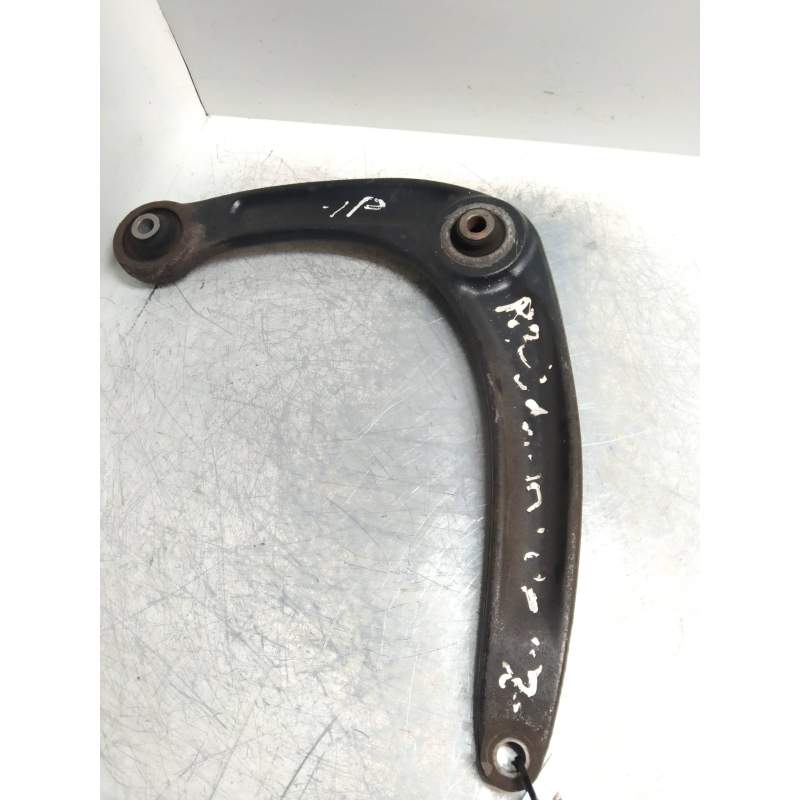 Recambio de brazo suspension inferior delantero izquierdo para peugeot 308 1.6 16v referencia OEM IAM  16G 2007
