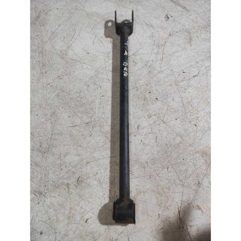 Recambio de brazo suspension superior trasero derecho para dacia duster adventure 4x4 referencia OEM IAM   