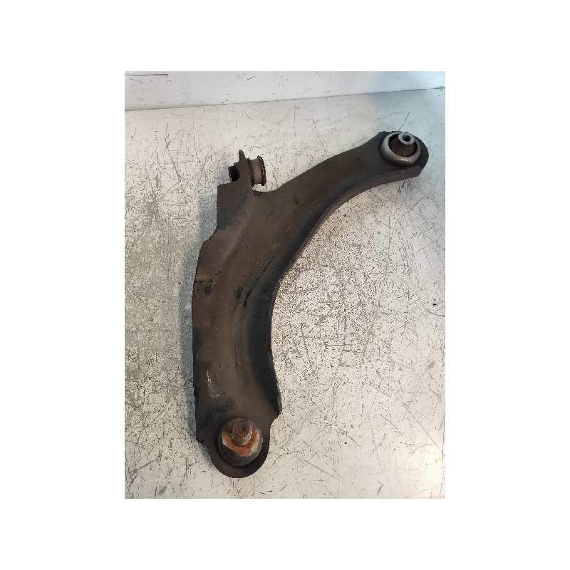 Recambio de brazo suspension inferior delantero izquierdo para renault clio iv 0.9 referencia OEM IAM   12