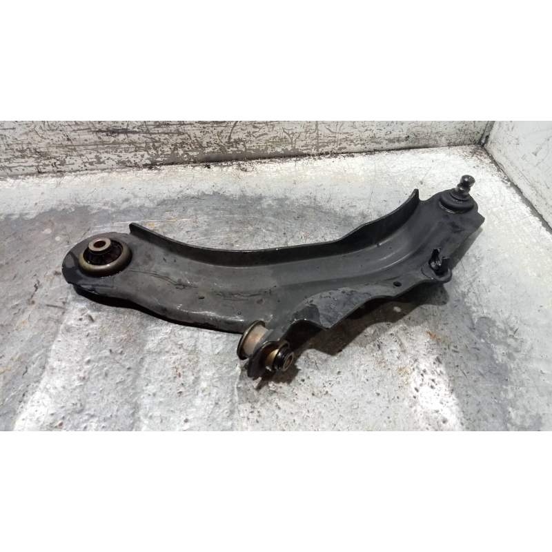 Recambio de brazo suspension inferior delantero izquierdo para renault scenic ii expression referencia OEM IAM  15DCI 2006