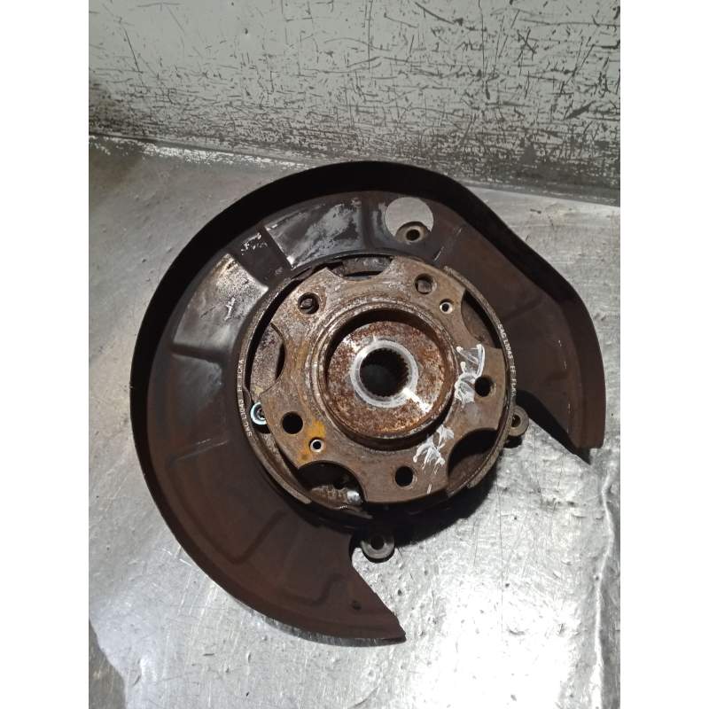 Recambio de mangueta trasera derecha para ssangyong rodius i 2.7 xdi referencia OEM IAM  27XDI 2005