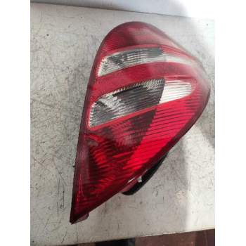 PILOTO TRASERO DERECHO A1698200464 2004