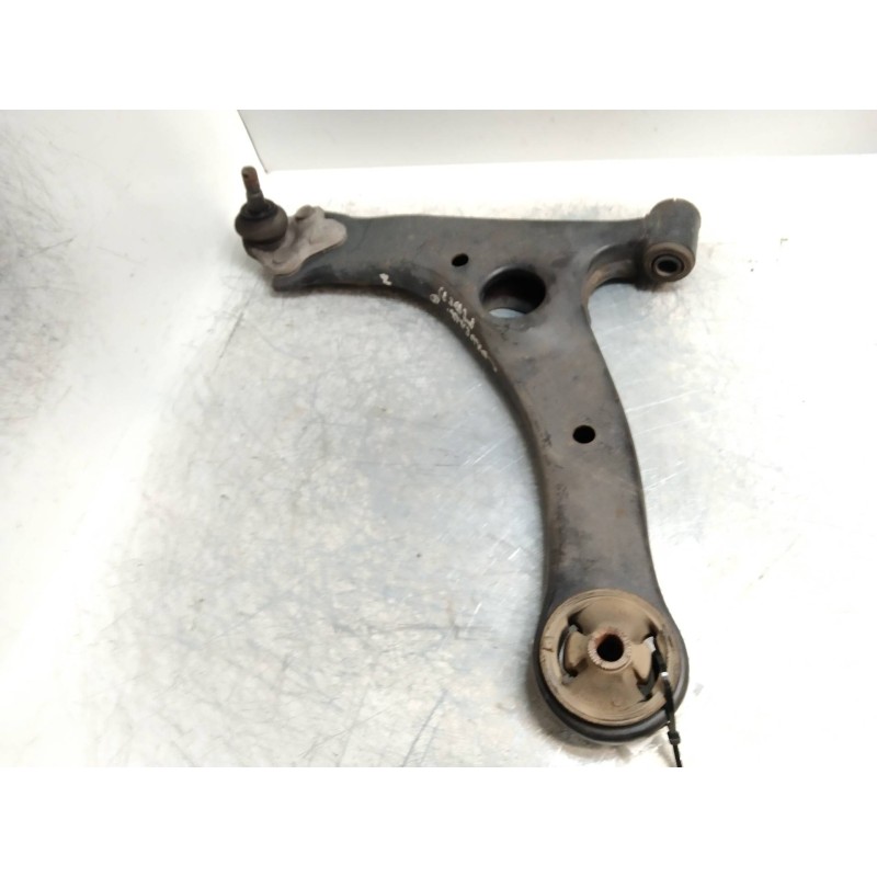 Recambio de brazo suspension inferior delantero izquierdo para toyota corolla (e12) 1.4 d-4d luna sedán referencia OEM IAM   