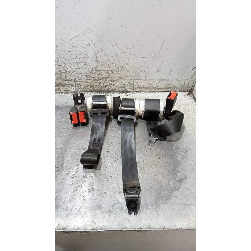 Recambio de juego cinturones trasero para ford fiesta (ccn) trend referencia OEM IAM  3P 2012