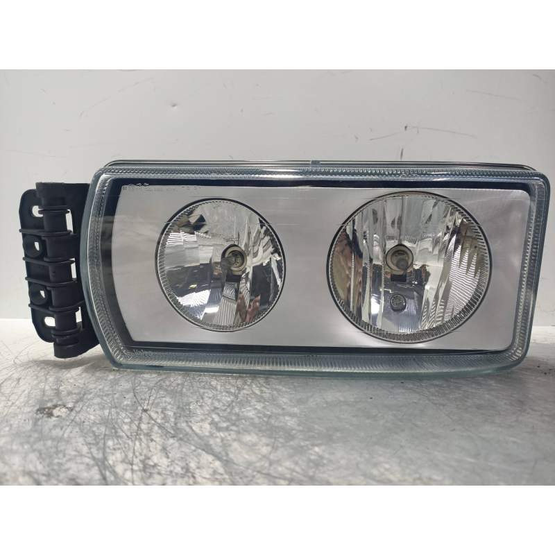 Recambio de faro derecho para iveco eurocargo 05.03 referencia OEM IAM 504047590  