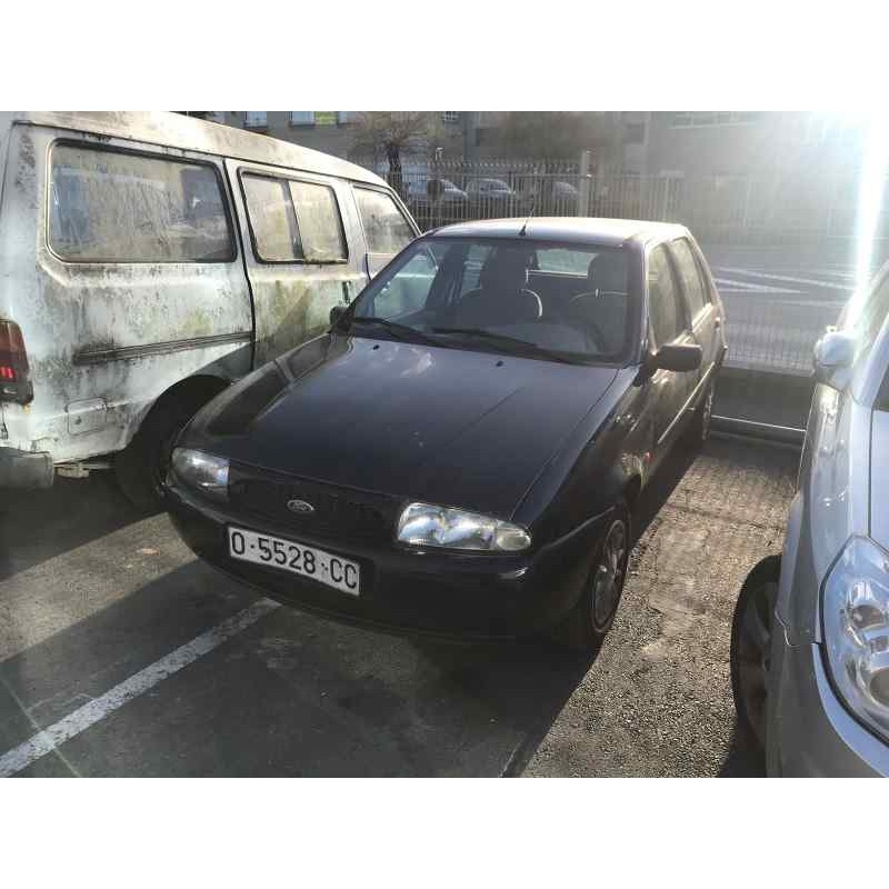 ford fiesta berlina del año 1999