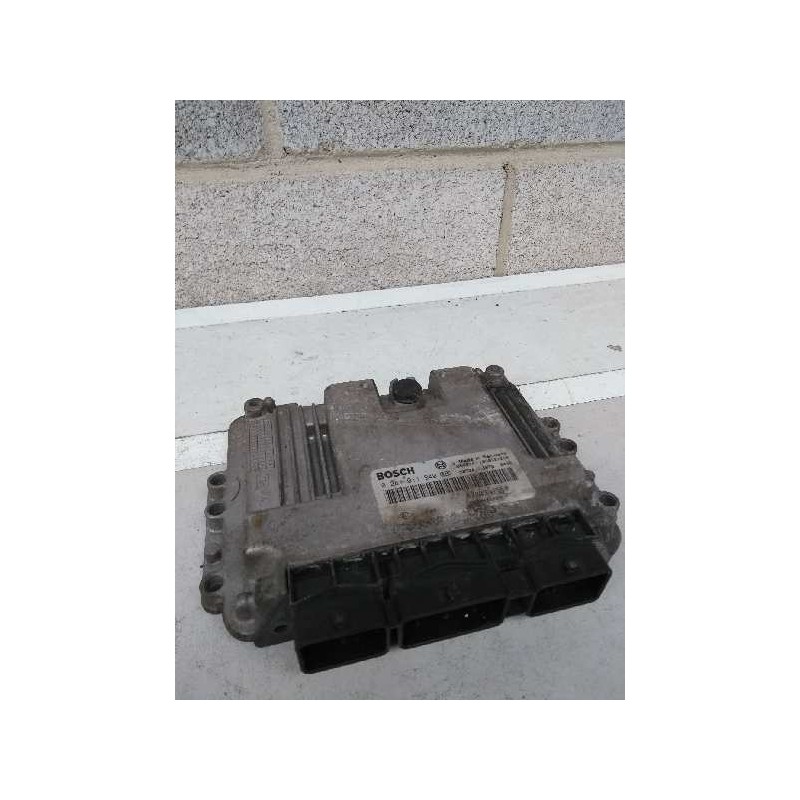 Recambio de centralita motor uce para renault master ii phase 2 caja cerrada 2.5 diesel referencia OEM IAM 0281011940 8200311550