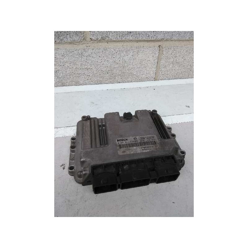 Recambio de centralita motor uce para renault megane ii classic berlina 1.9 dci diesel referencia OEM IAM 0281011275 8200305678 