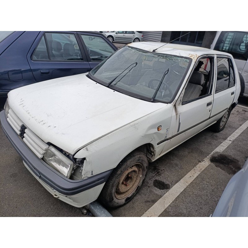 peugeot 205 berlina del año 1995