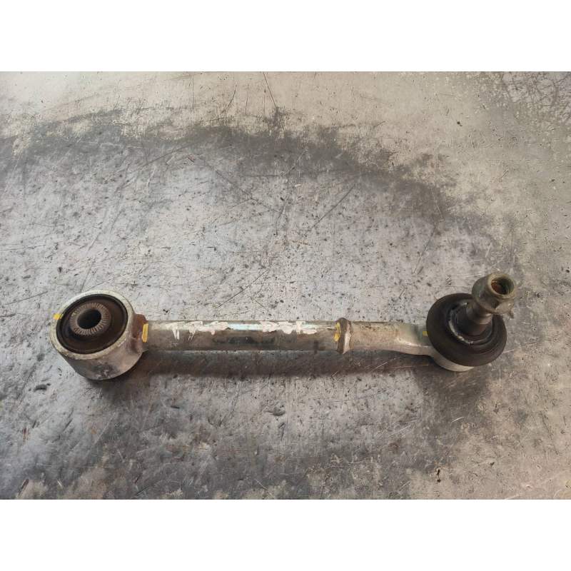 Recambio de brazo suspension superior trasero derecho para toyota auris hybrid business referencia OEM IAM   
