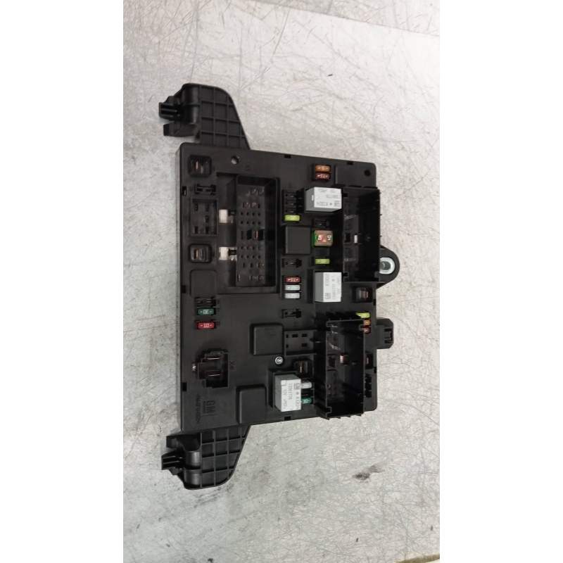 Recambio de caja reles / fusibles para opel zafira tourer selective referencia OEM IAM 13449202 365927271 2012