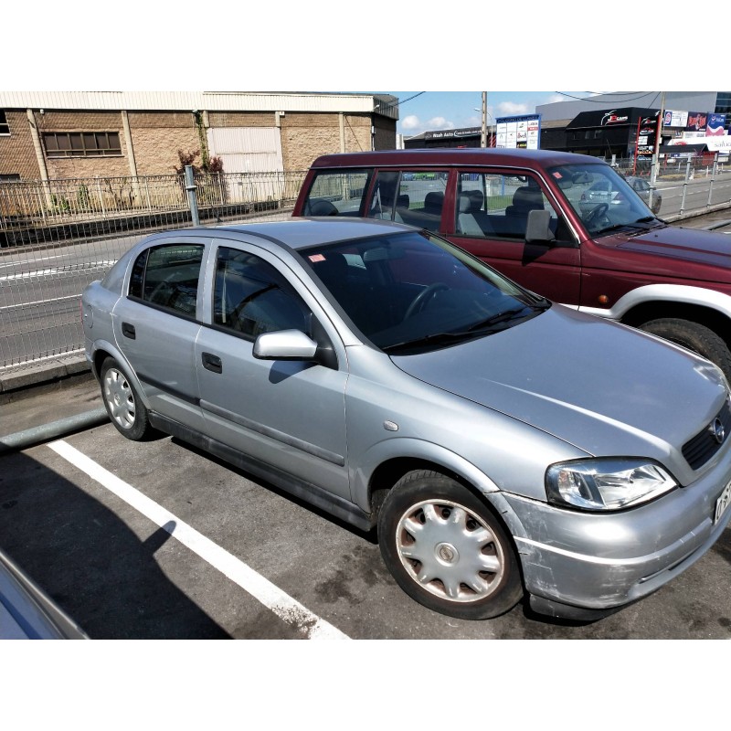 opel astra g berlina del año 2000