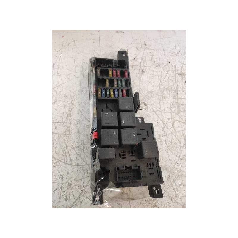 Recambio de caja reles / fusibles para volvo s60 berlina d5 referencia OEM IAM 518828108  