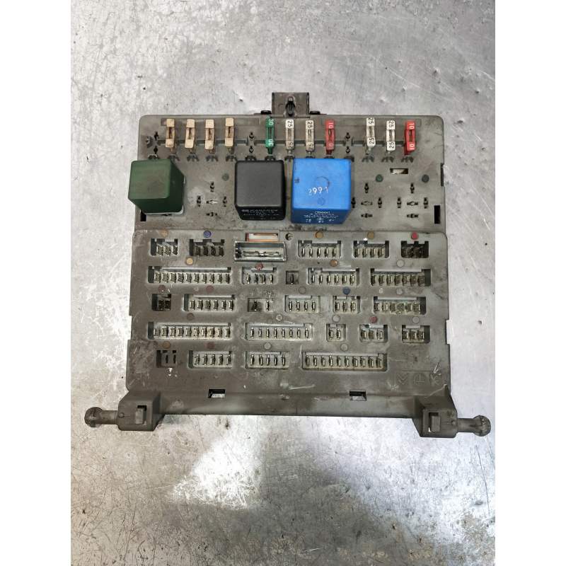 Recambio de caja reles / fusibles para peugeot 205 berlina 1.4 plus referencia OEM IAM   