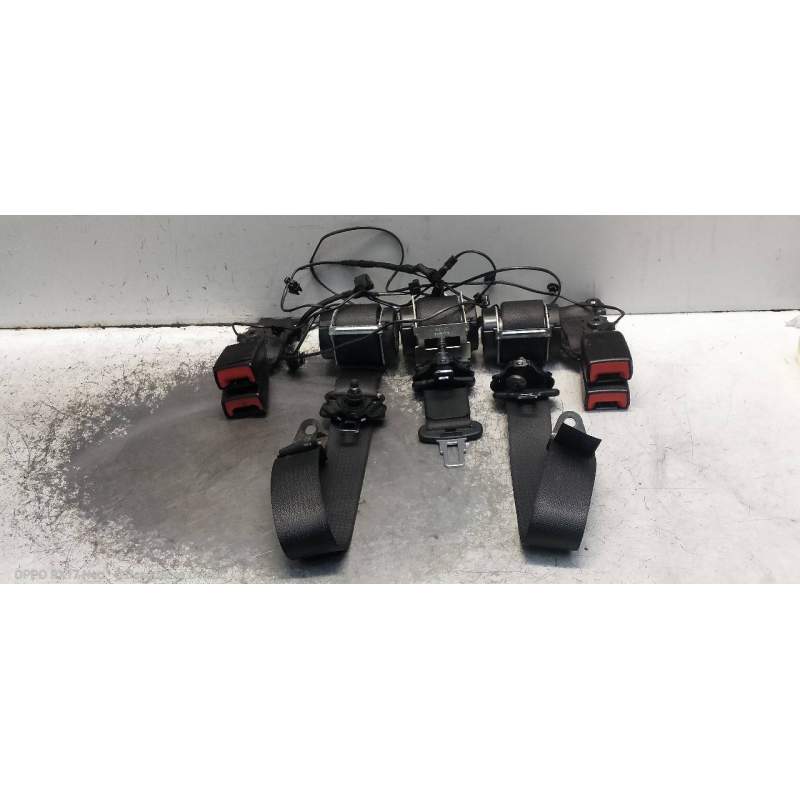 Recambio de juego cinturones trasero para opel zafira (c) 1.6 16v cdti dpf referencia OEM IAM   INTERMEDIOS