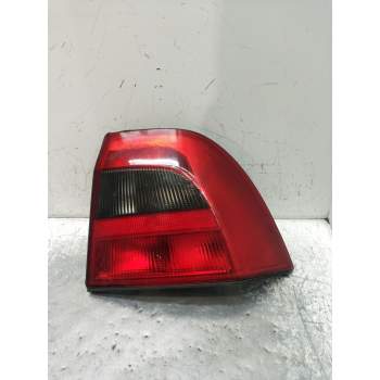 PILOTO TRASERO DERECHO 5P 1999