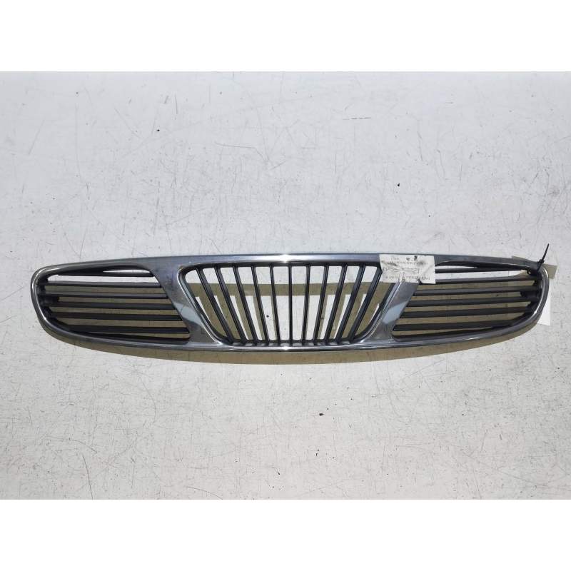 Recambio de rejilla delantera para daewoo nubira berlina 2.0 cat referencia OEM IAM   