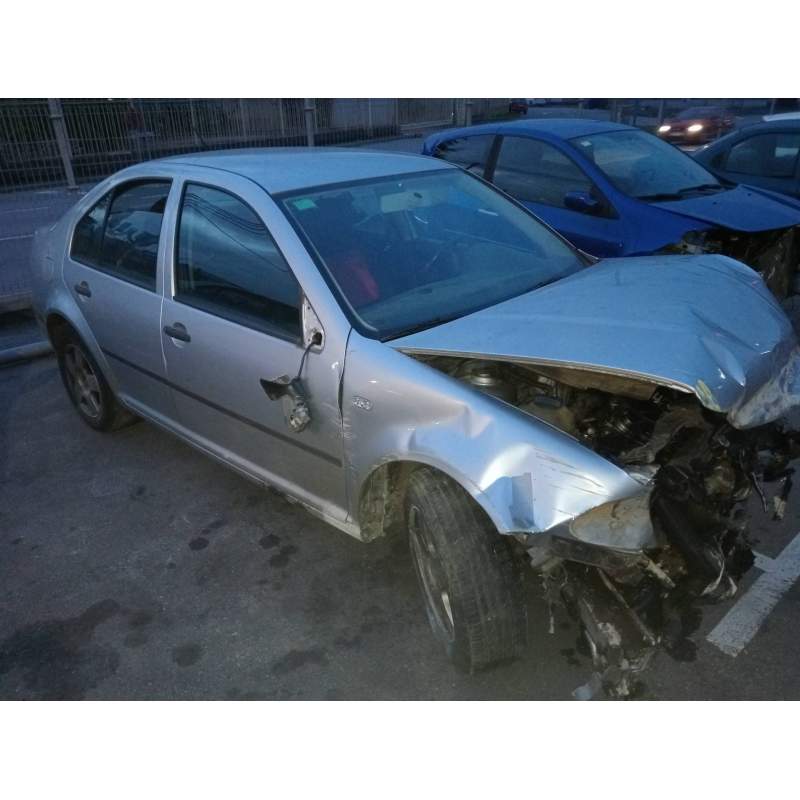 VOLKSWAGEN BORA BERLINA (1J2)