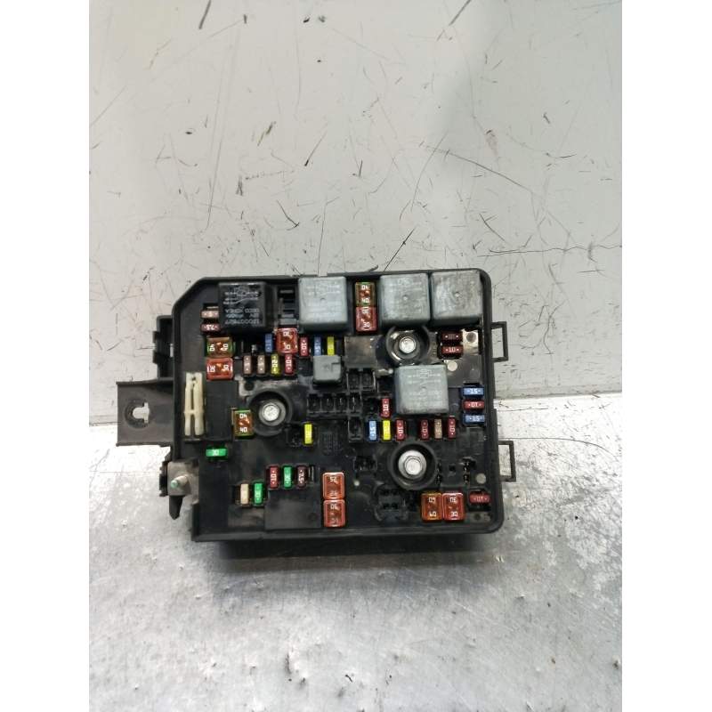 Recambio de caja reles / fusibles para opel corsa e color edition ecoflex referencia OEM IAM 13430533AA 00002333 2014