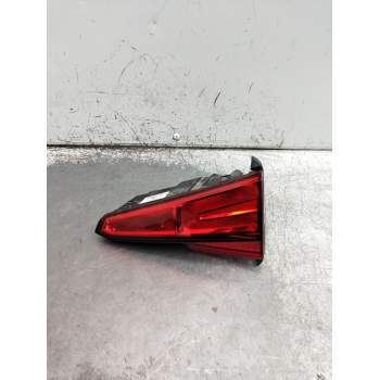 PILOTO TRASERO DERECHO INTERIOR 8W5945076 2SA01224902 