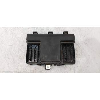 CAJA RELES / FUSIBLES FG9T14A067PB 