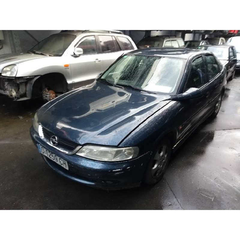 opel vectra b berlina del año 2000