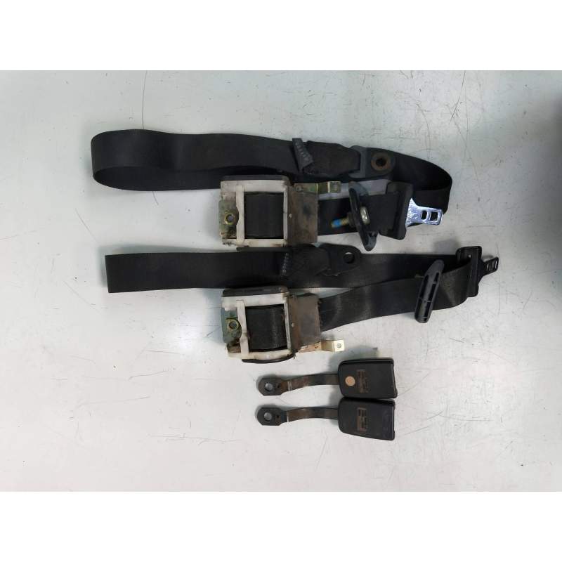 Recambio de juego cinturones delantero para ford fiesta berl./courier 1.8 referencia OEM IAM   4P