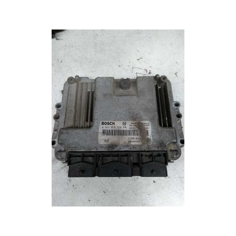 Recambio de centralita motor uce para renault megane ii berlina 5p 1.9 dci diesel referencia OEM IAM 0281010769 8200184294 82002