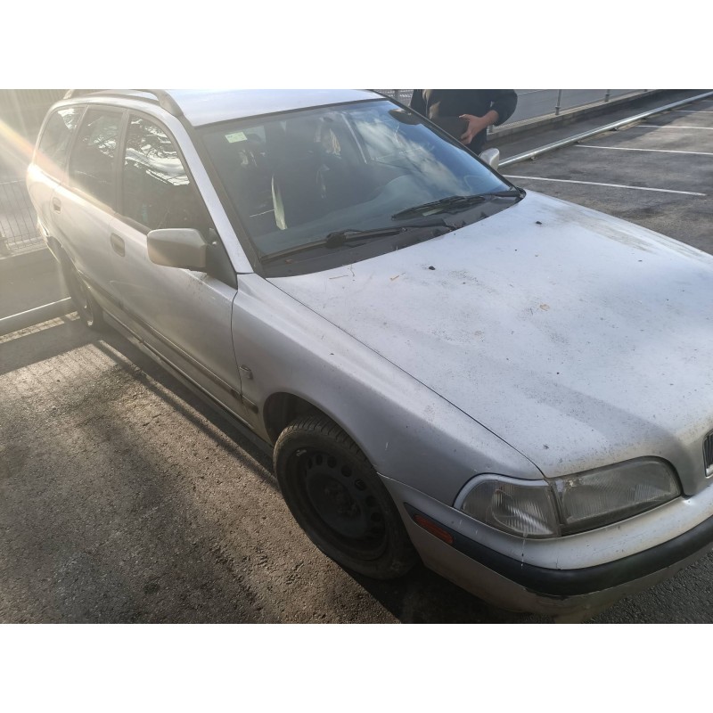 volvo v40 familiar del año 1999