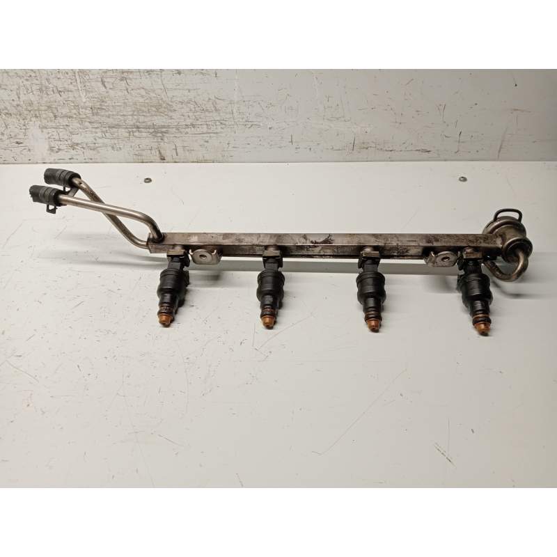 Recambio de rampa inyectora para audi a3 (8l) referencia OEM IAM 06A133681B 18G 1996