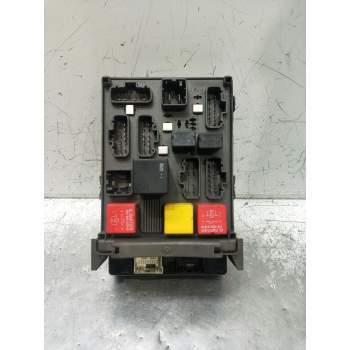 CAJA RELES / FUSIBLES 8200228549 33267652 2002
