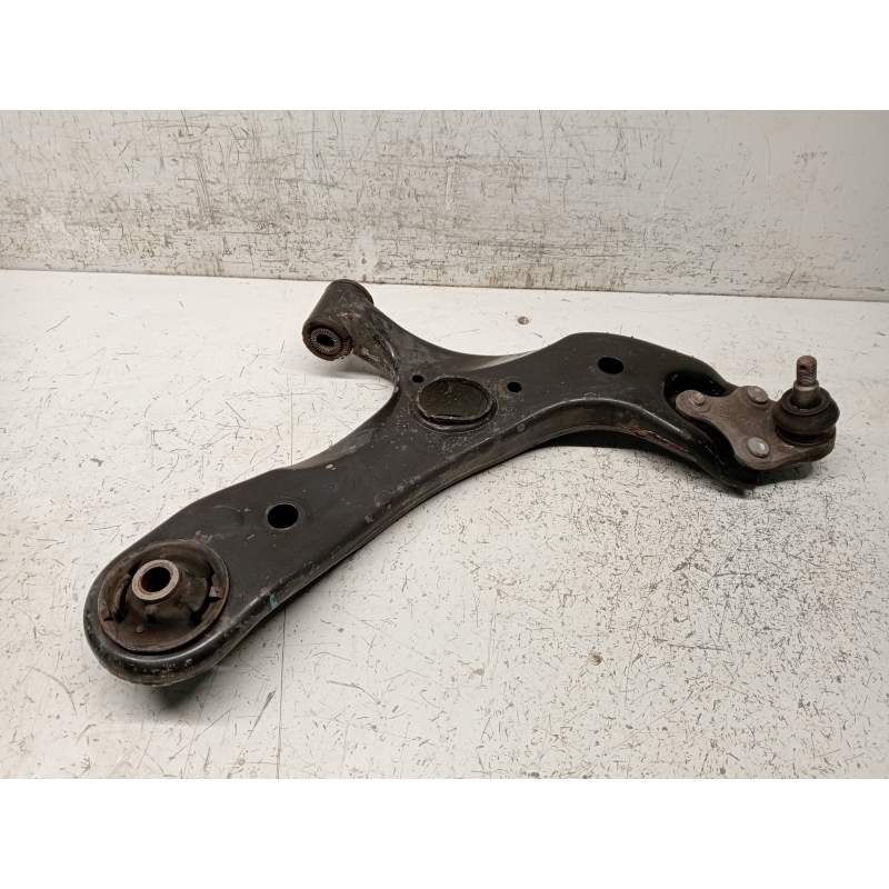 Recambio de brazo suspension inferior delantero derecho para toyota auris business referencia OEM IAM   