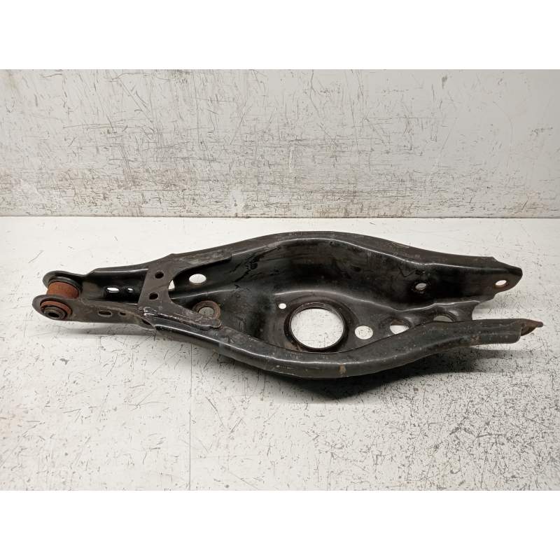 Recambio de brazo suspension inferior trasero derecho para toyota auris business referencia OEM IAM   