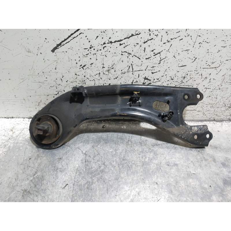 Recambio de brazo suspension inferior trasero izquierdo para hyundai i40 style blue referencia OEM IAM  17CRDI 2012