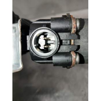 ELEVALUNAS DELANTERO DERECHO 400664T2 2003