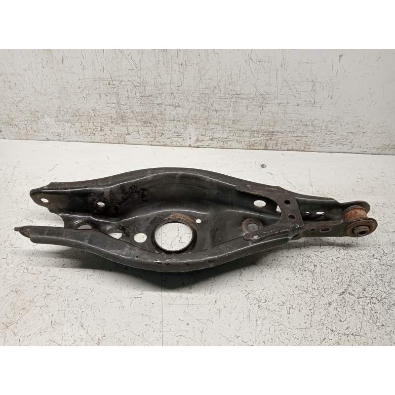 Recambio de brazo suspension inferior trasero izquierdo para toyota auris business referencia OEM IAM   